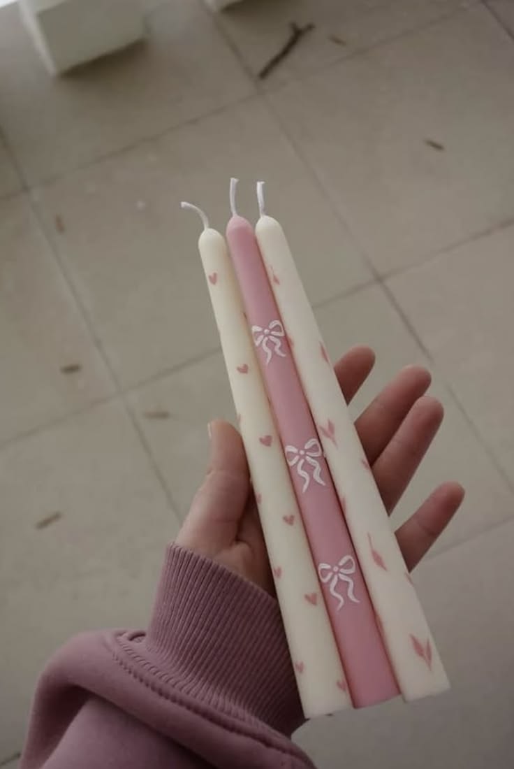 شمع صورتی پاپیونی 💕🎀